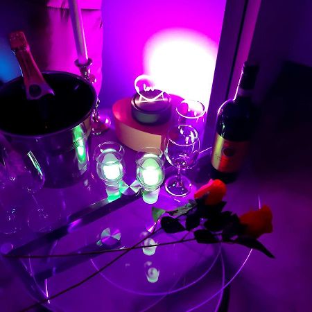 Un Sejour Romantique En Couple Avec Jacuzzi Prive Chromotherapie Jardin Maison Privee Ychoux Exterior photo
