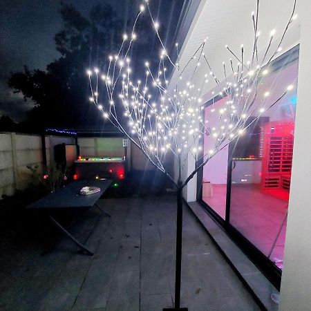 Un Sejour Romantique En Couple Avec Jacuzzi Prive Chromotherapie Jardin Maison Privee Ychoux Exterior photo