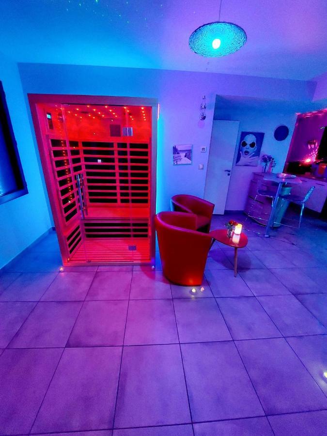 Un Sejour Romantique En Couple Avec Jacuzzi Prive Chromotherapie Jardin Maison Privee Ychoux Exterior photo