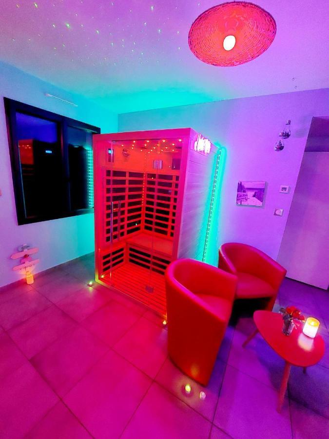 Un Sejour Romantique En Couple Avec Jacuzzi Prive Chromotherapie Jardin Maison Privee Ychoux Exterior photo