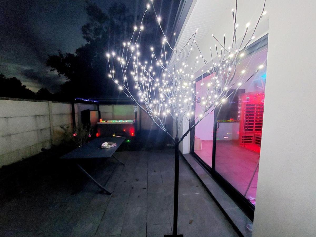 Un Sejour Romantique En Couple Avec Jacuzzi Prive Chromotherapie Jardin Maison Privee Ychoux Exterior photo