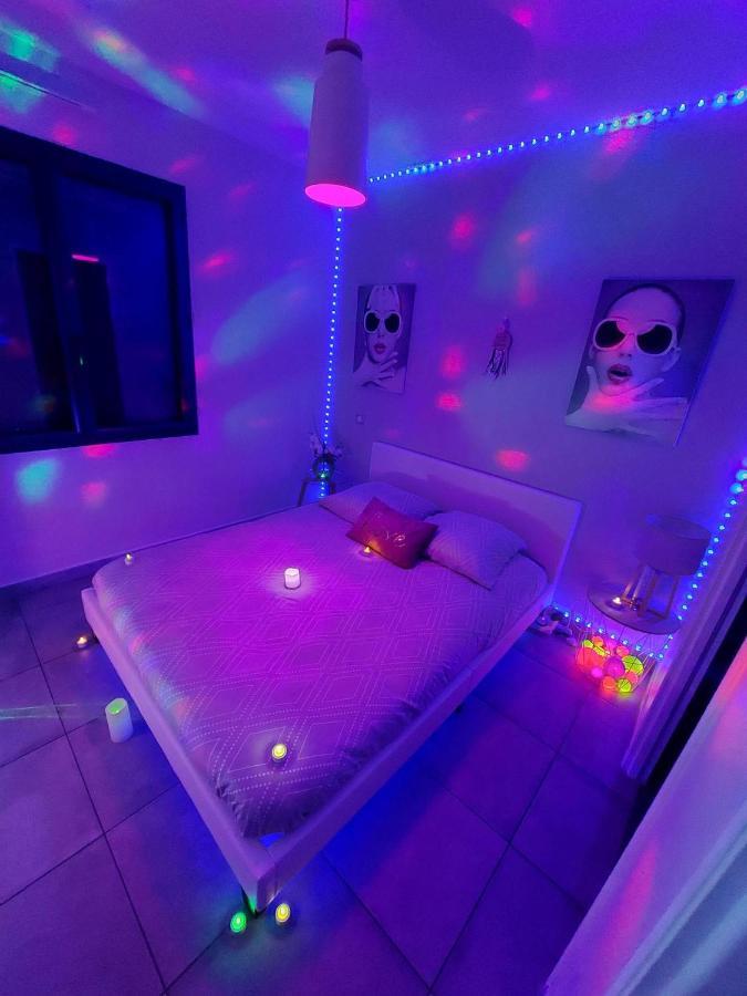 Un Sejour Romantique En Couple Avec Jacuzzi Prive Chromotherapie Jardin Maison Privee Ychoux Exterior photo
