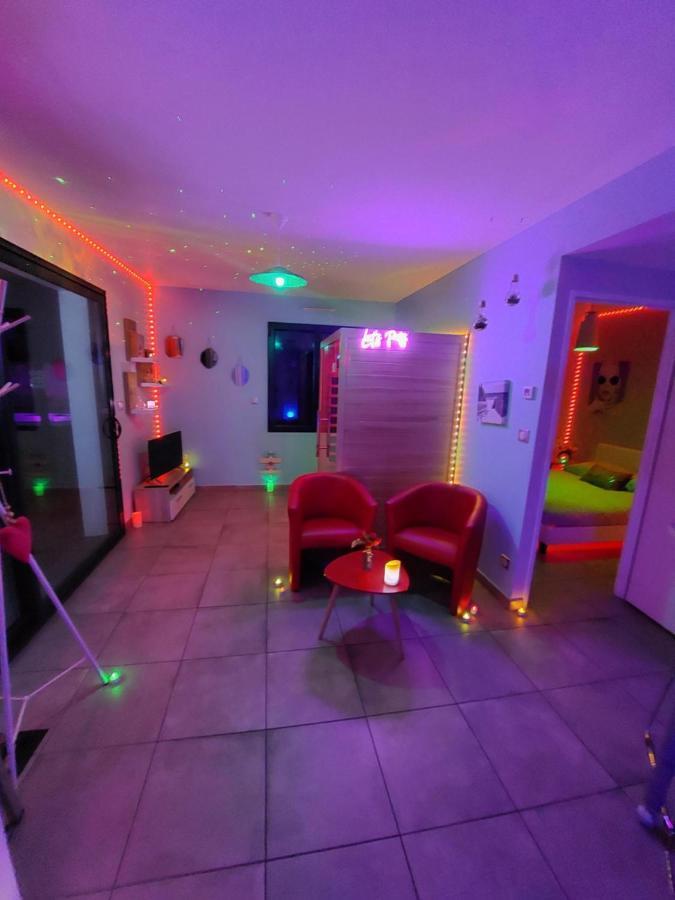 Un Sejour Romantique En Couple Avec Jacuzzi Prive Chromotherapie Jardin Maison Privee Ychoux Exterior photo