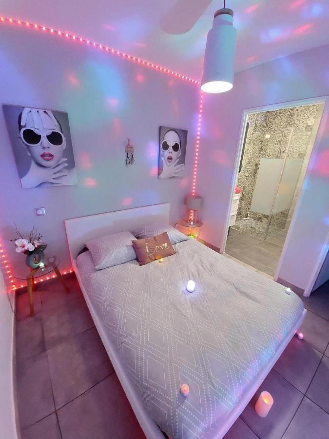 Un Sejour Romantique En Couple Avec Jacuzzi Prive Chromotherapie Jardin Maison Privee Ychoux Exterior photo